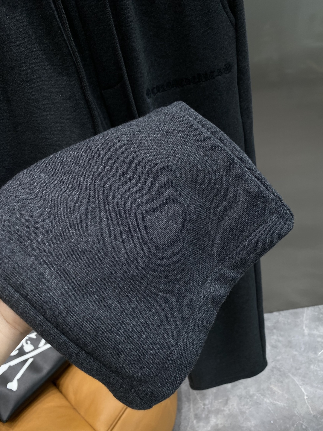 《𝙉𝙚𝙬🖤🤍克家》2025专柜新品大爆款高端休闲裤松紧裤！奢华品牌logo重工艺点缀 随意进出专柜，高端