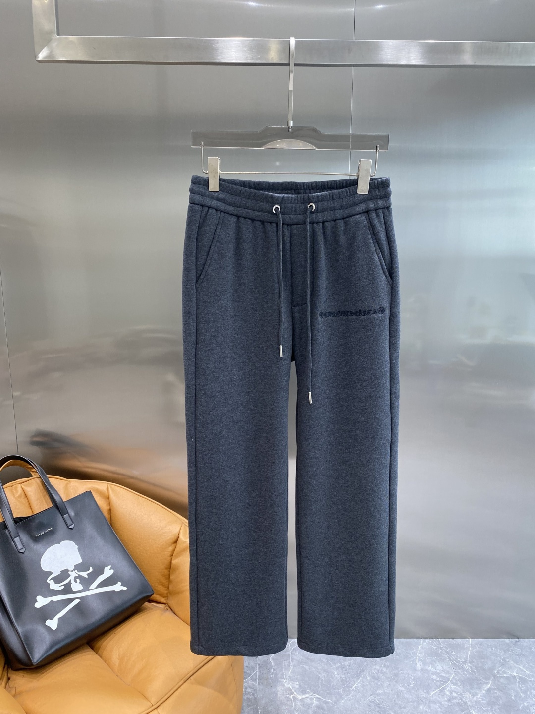 《𝙉𝙚𝙬🖤🤍克家》2025专柜新品大爆款高端休闲裤松紧裤！奢华品牌logo重工艺点缀 随意进出专柜，高端
