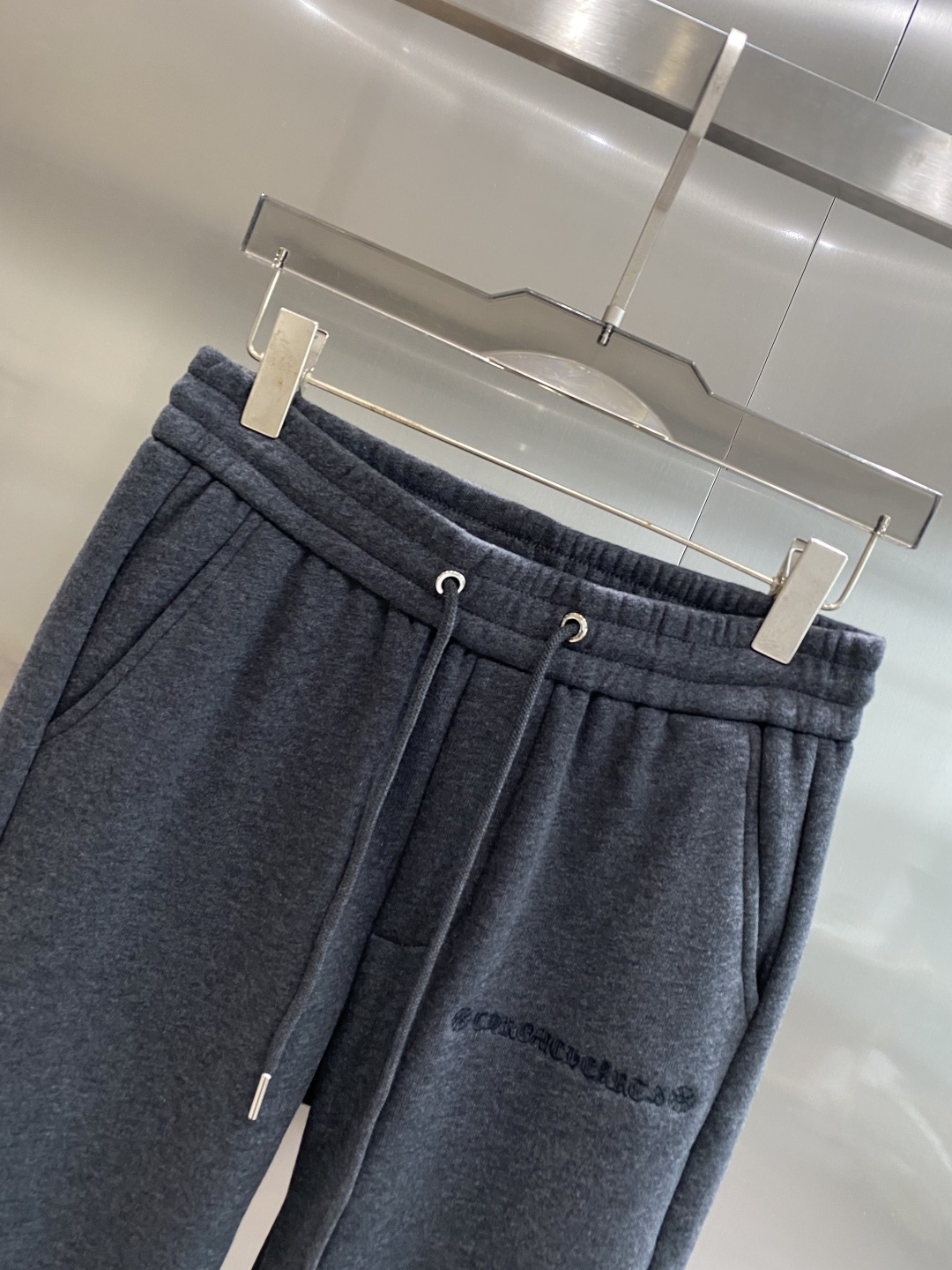 《𝙉𝙚𝙬🖤🤍克家》2025专柜新品大爆款高端休闲裤松紧裤！奢华品牌logo重工艺点缀 随意进出专柜，高端