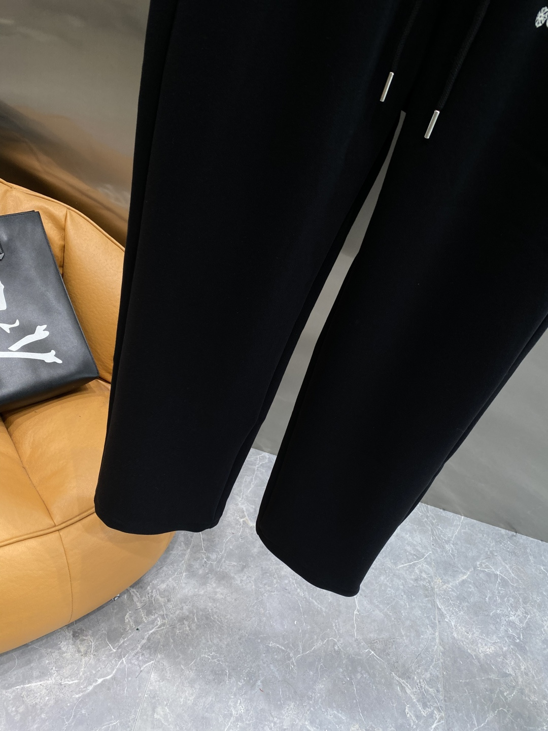 《𝙉𝙚𝙬🖤🤍克家》2025专柜新品大爆款高端休闲裤松紧裤！奢华品牌logo重工艺点缀 随意进出专柜，高端