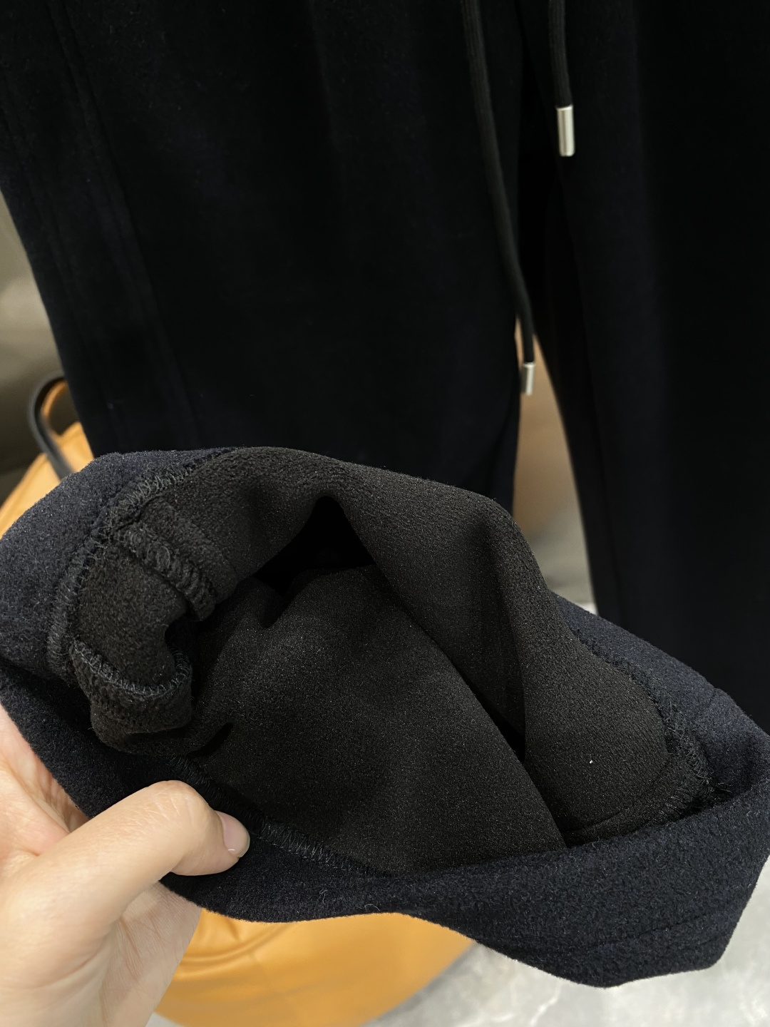 《𝙉𝙚𝙬🤍🖤alo 家》2025秋冬新款休闲裤！官网同步发售。品牌经典LOGO休闲裤 ，舒适度极好，手触