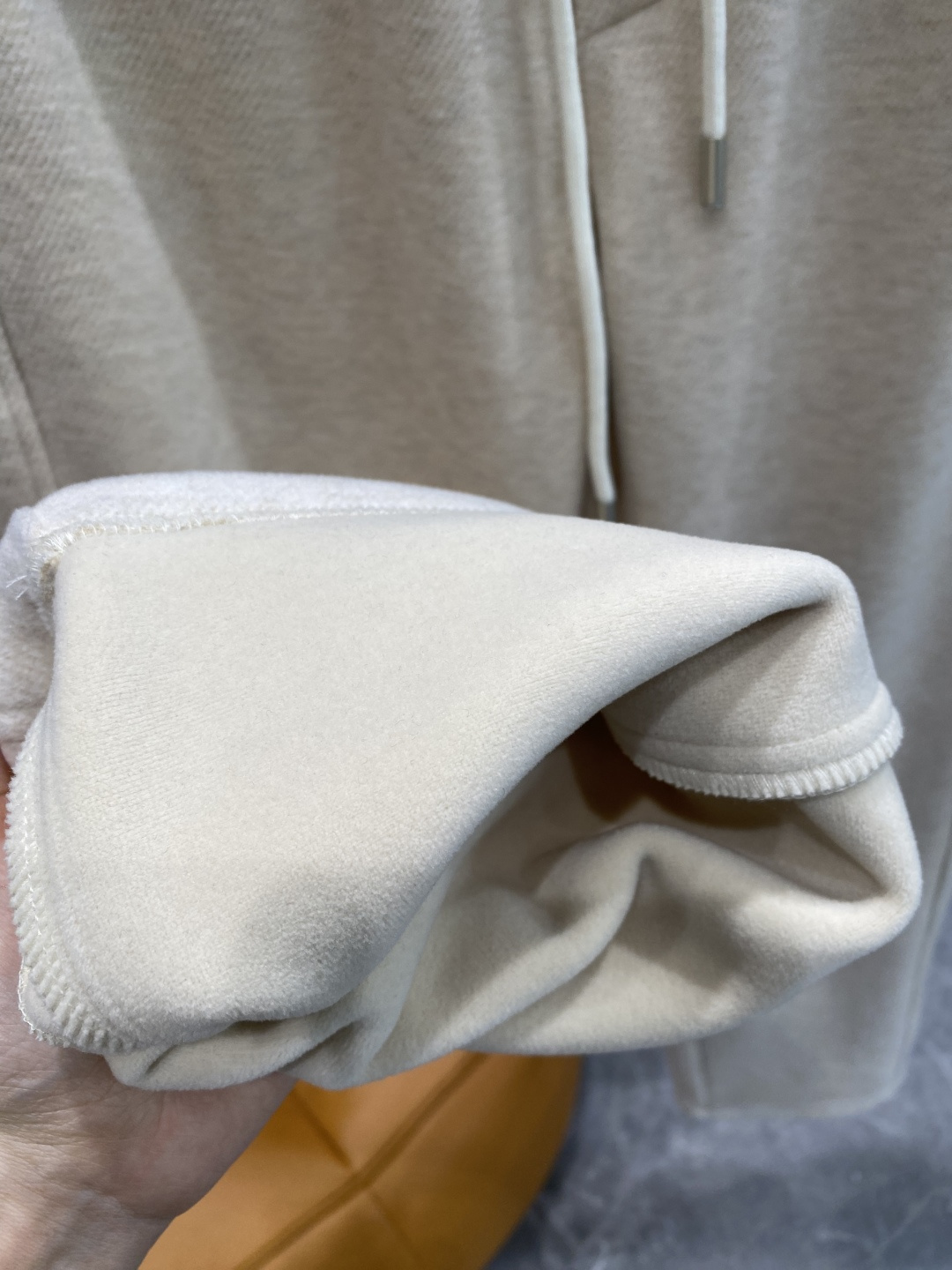 《𝙉𝙚𝙬🤍🖤alo 家》2025秋冬新款休闲裤！官网同步发售。品牌经典LOGO休闲裤 ，舒适度极好，手触