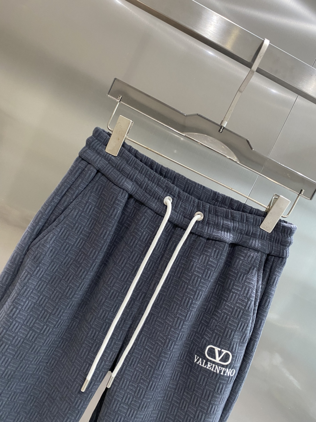 《𝙉𝙚𝙬🖤🤍华伦家》2025专柜新品大爆款高端休闲裤松紧裤！奢华品牌logo重工艺点缀 随意进出专柜，高