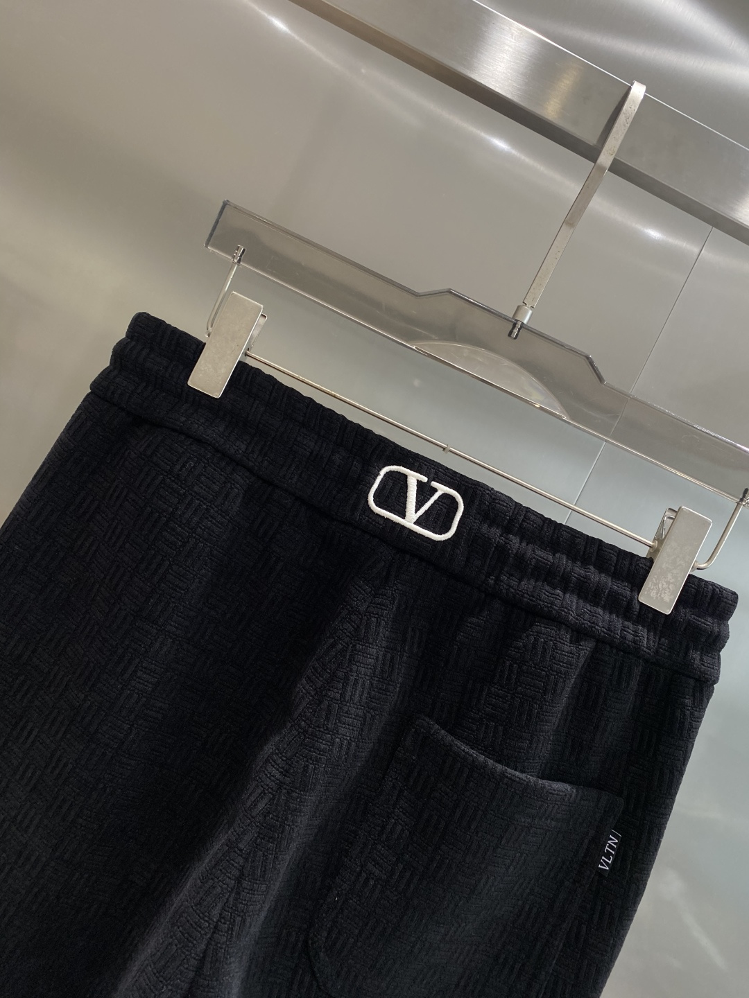 《𝙉𝙚𝙬🖤🤍华伦家》2025专柜新品大爆款高端休闲裤松紧裤！奢华品牌logo重工艺点缀 随意进出专柜，高