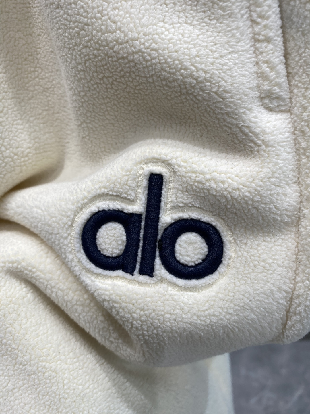 《𝙉𝙚𝙬🤍🖤alo家》2025秋冬新款休闲裤！官网同步发售。品牌经典LOGO休闲裤 ，舒适度极好，手触感