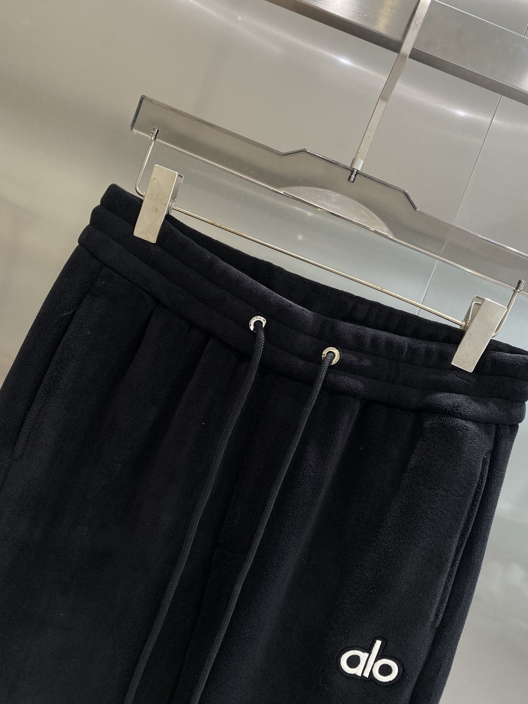 《𝙉𝙚𝙬🤍🖤alo家》2025秋冬新款休闲裤！官网同步发售。品牌经典LOGO休闲裤 ，舒适度极好，手触感
