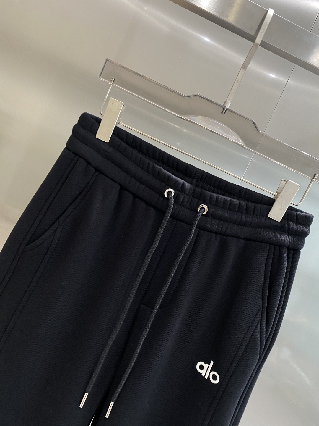 《𝙉𝙚𝙬🤍🖤alo家》2025秋冬新款休闲裤！官网同步发售。品牌经典LOGO休闲裤 ，舒适度极好，手触感