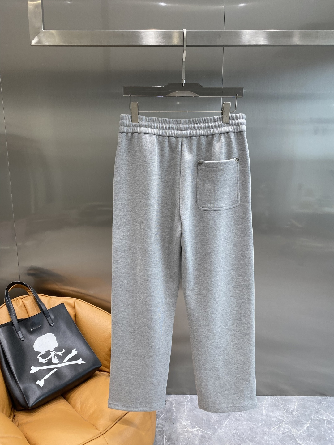 《𝙉𝙚𝙬🤍🖤克家》2025秋冬新款休闲裤！官网同步发售。品牌经典LOGO休闲裤 ，舒适度极好，手触感强烈