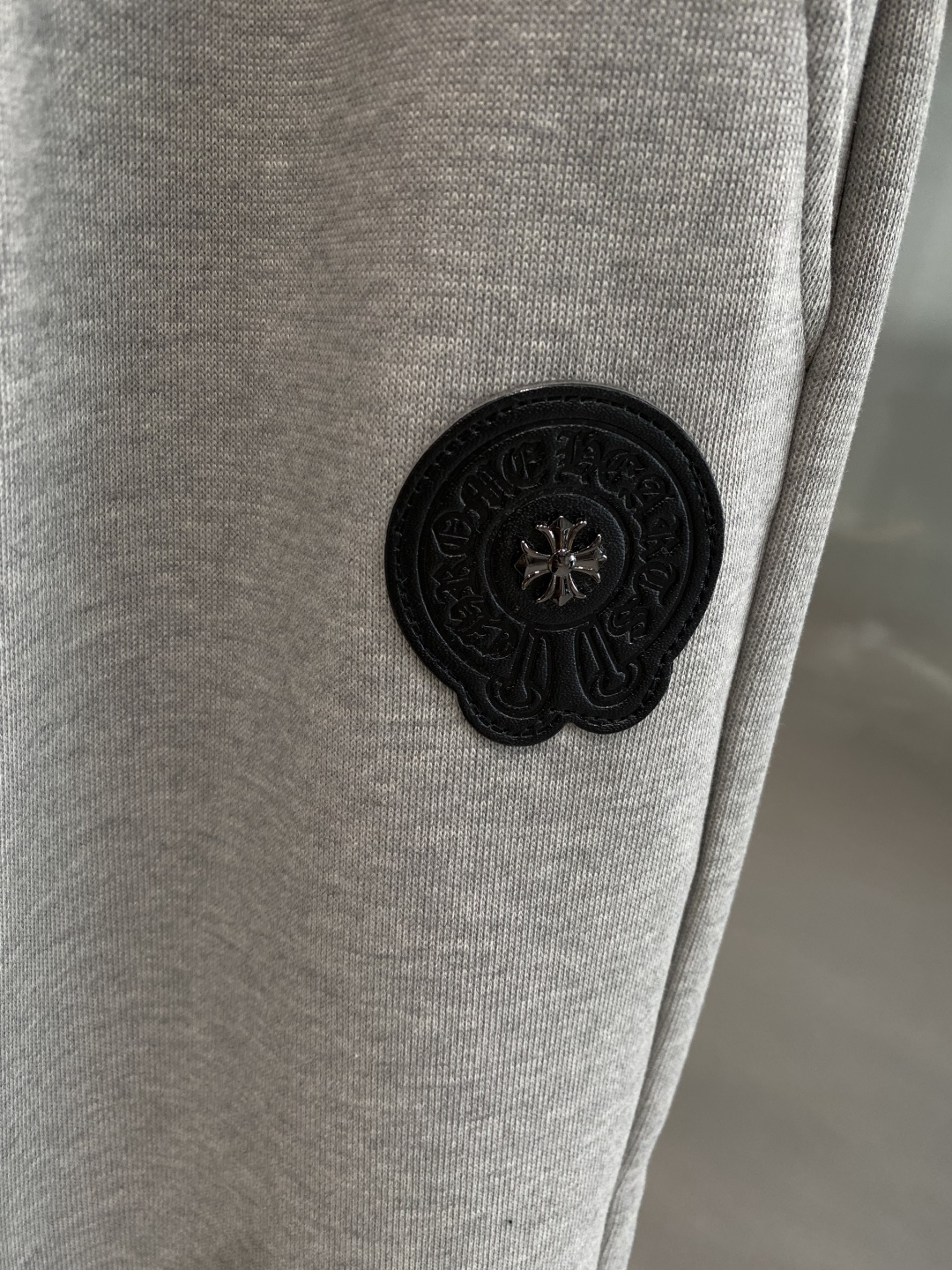 《𝙉𝙚𝙬🤍🖤克家》2025秋冬新款休闲裤！官网同步发售。品牌经典LOGO休闲裤 ，舒适度极好，手触感强烈