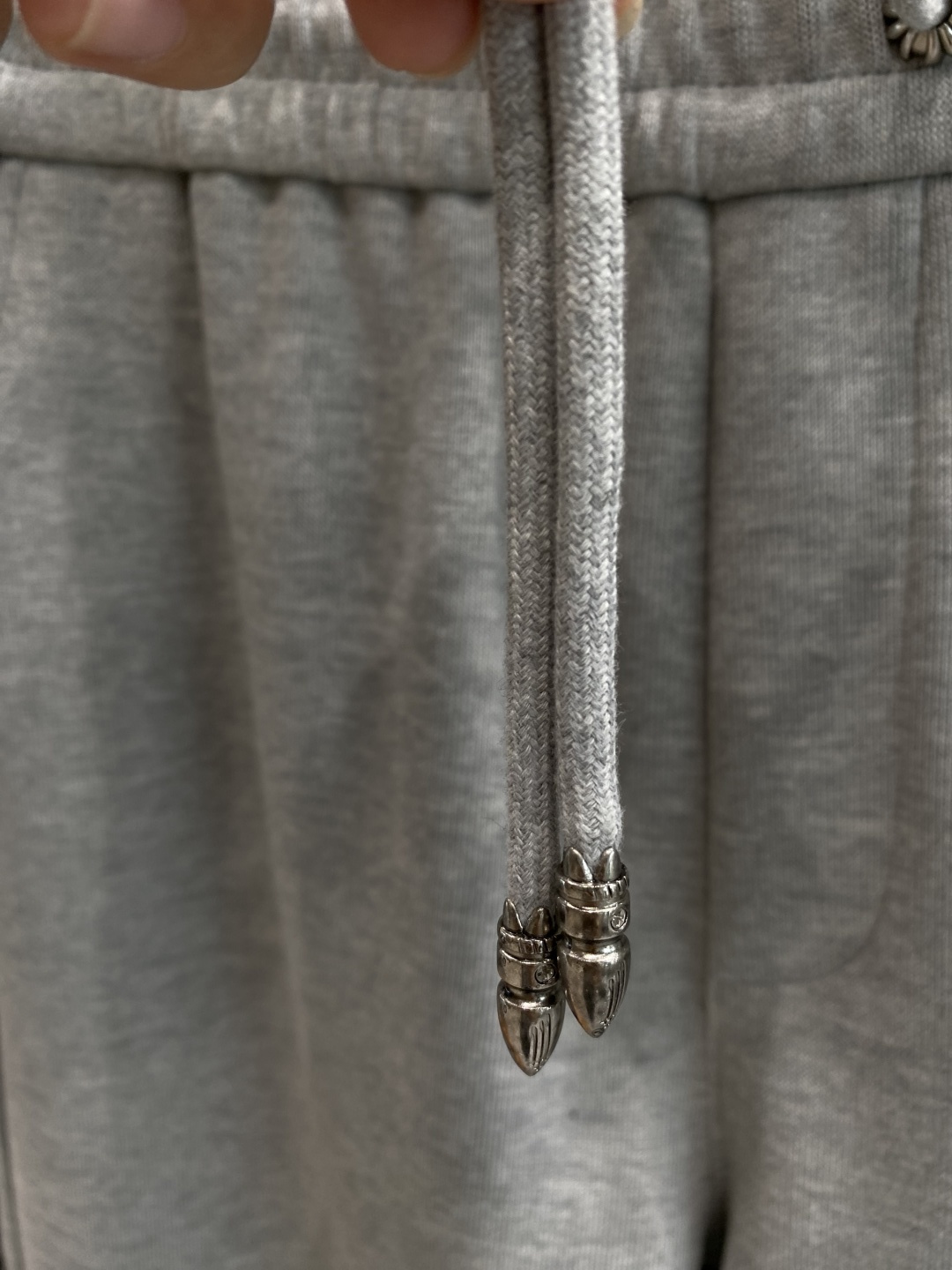 《𝙉𝙚𝙬🤍🖤克家》2025秋冬新款休闲裤！官网同步发售。品牌经典LOGO休闲裤 ，舒适度极好，手触感强烈