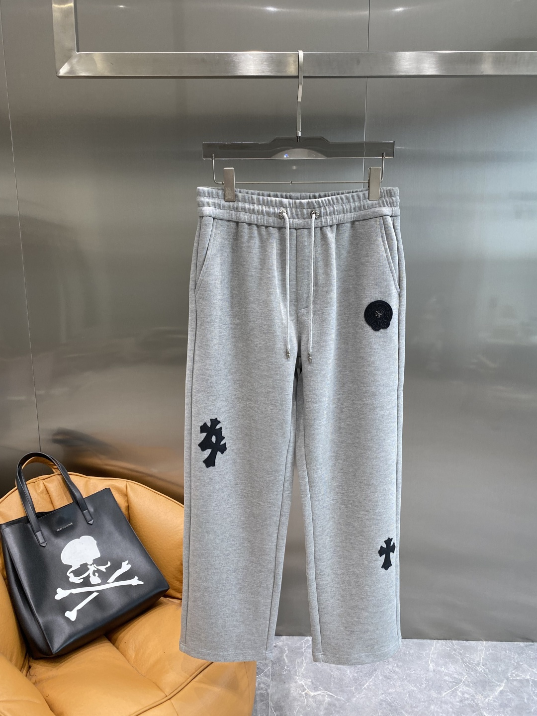 《𝙉𝙚𝙬🤍🖤克家》2025秋冬新款休闲裤！官网同步发售。品牌经典LOGO休闲裤 ，舒适度极好，手触感强烈