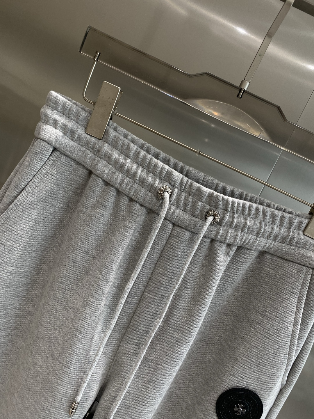 《𝙉𝙚𝙬🤍🖤克家》2025秋冬新款休闲裤！官网同步发售。品牌经典LOGO休闲裤 ，舒适度极好，手触感强烈