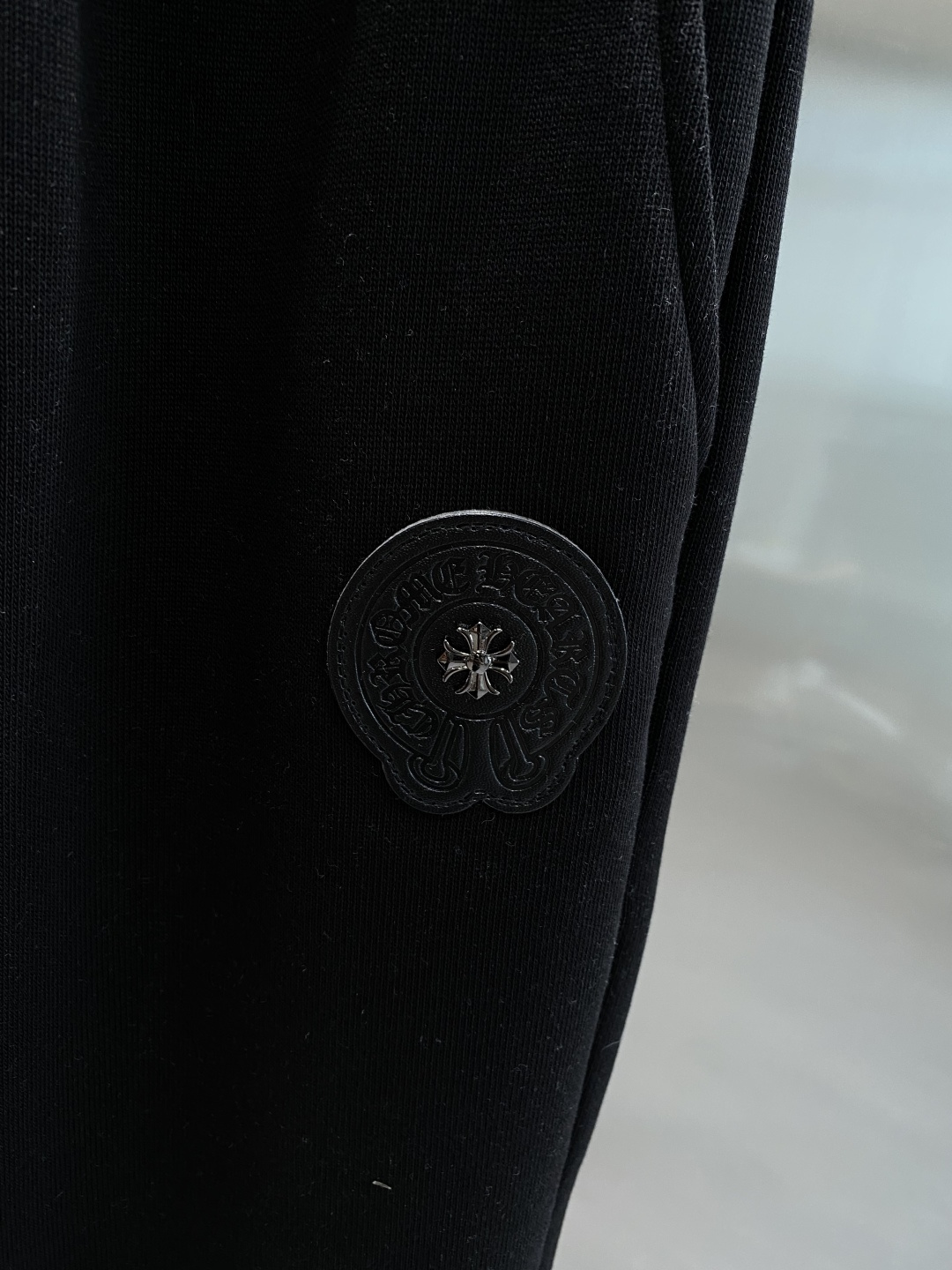 《𝙉𝙚𝙬🤍🖤克家》2025秋冬新款休闲裤！官网同步发售。品牌经典LOGO休闲裤 ，舒适度极好，手触感强烈