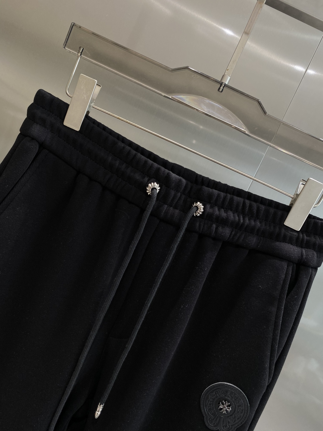 《𝙉𝙚𝙬🤍🖤克家》2025秋冬新款休闲裤！官网同步发售。品牌经典LOGO休闲裤 ，舒适度极好，手触感强烈