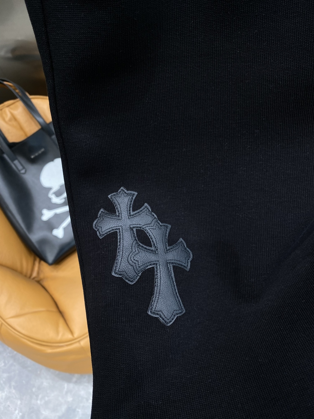 《𝙉𝙚𝙬🤍🖤克家》2025秋冬新款休闲裤！官网同步发售。品牌经典LOGO休闲裤 ，舒适度极好，手触感强烈