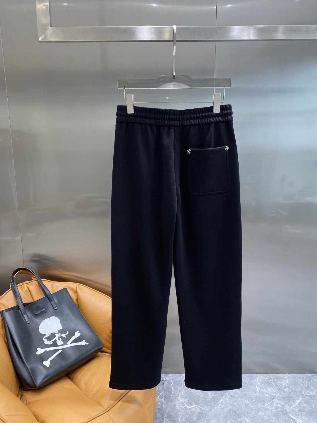 《𝙉𝙚𝙬🤍🖤克家》2025秋冬新款休闲裤！官网同步发售。品牌经典LOGO休闲裤 ，舒适度极好，手触感强烈