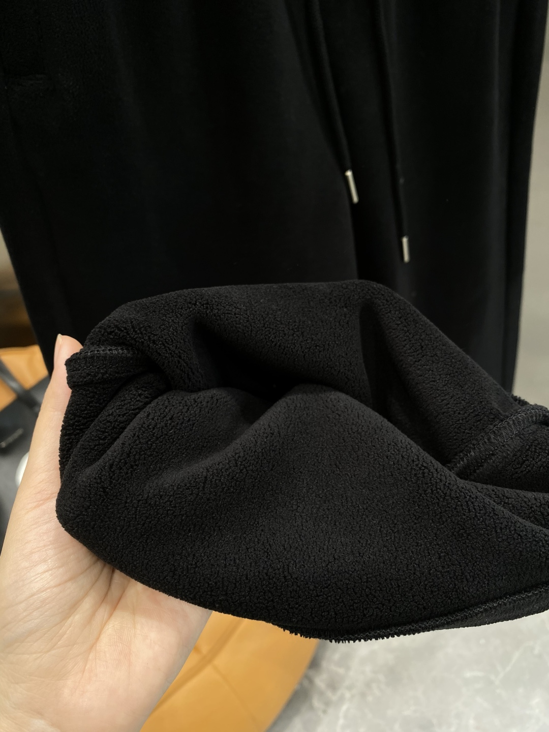 《𝙉𝙚𝙬🤍🖤蒙家》2025秋冬新款休闲裤！官网同步发售。品牌经典LOGO休闲裤 ，舒适度极好，手触感强烈