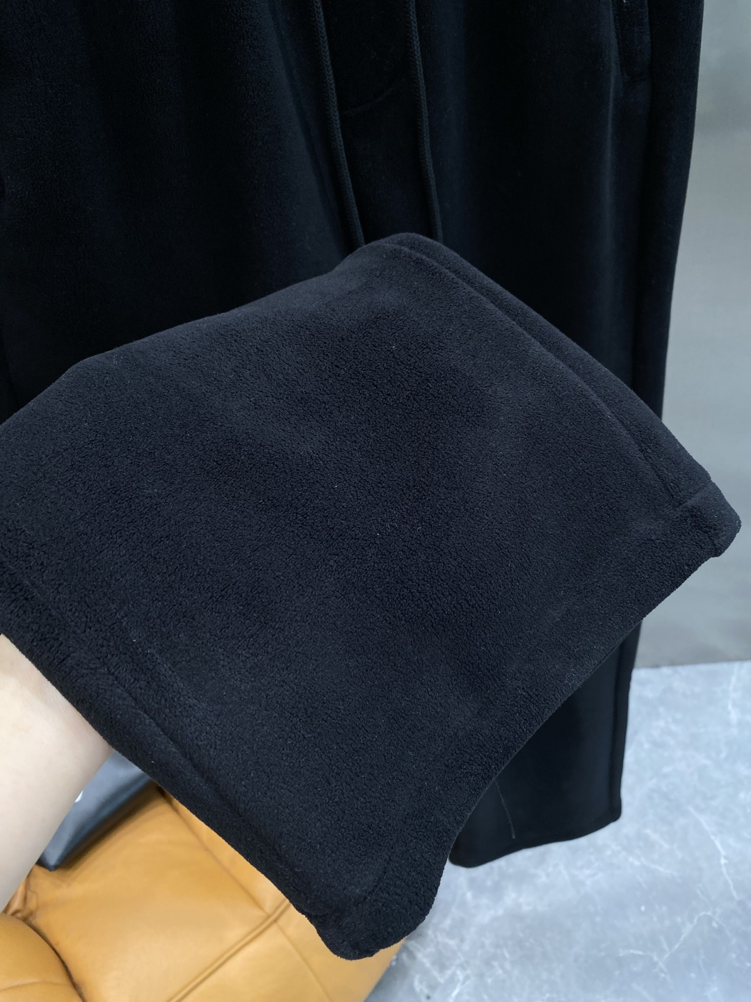 《𝙉𝙚𝙬🤍🖤蒙家》2025秋冬新款休闲裤！官网同步发售。品牌经典LOGO休闲裤 ，舒适度极好，手触感强烈