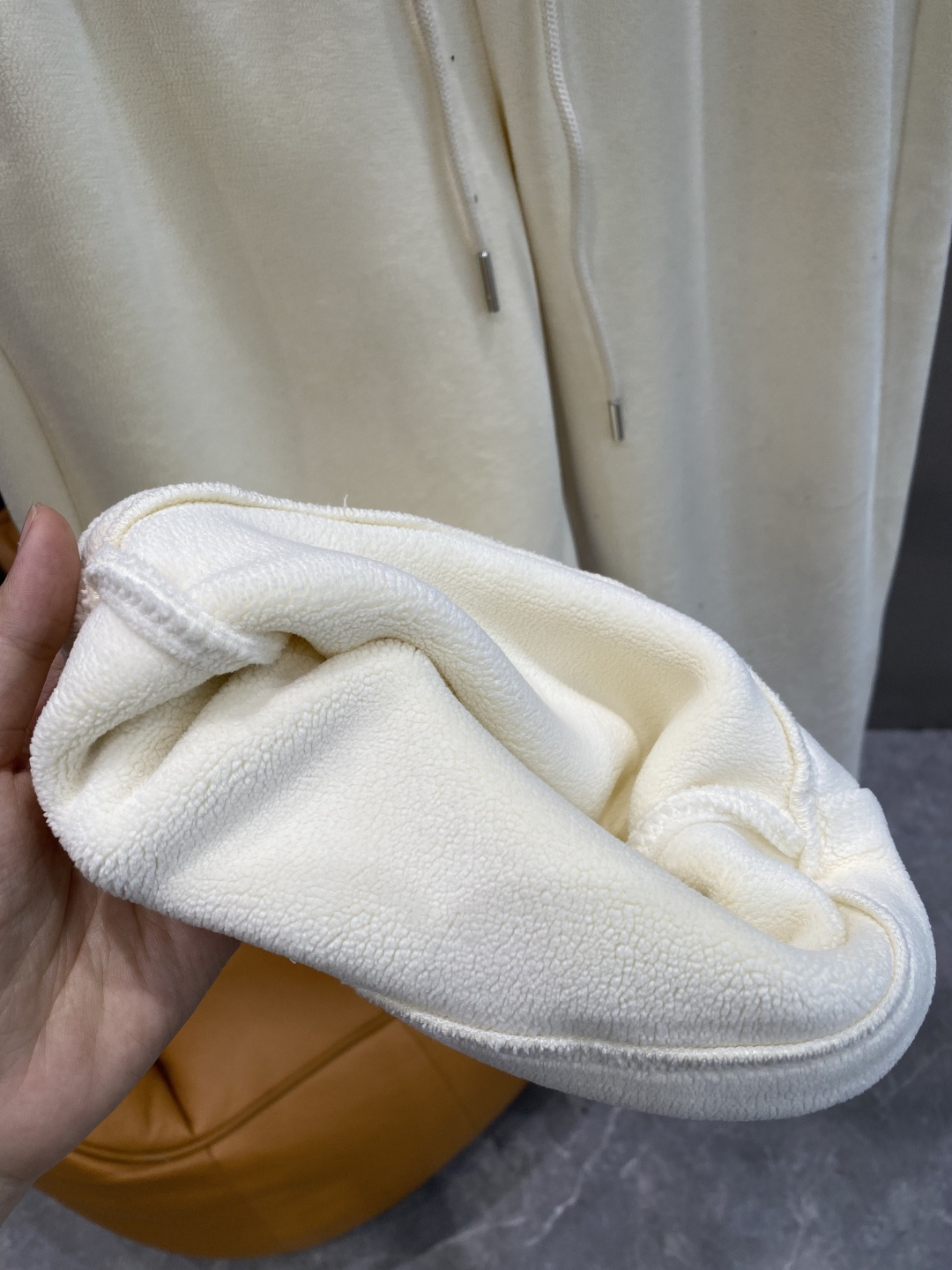 《𝙉𝙚𝙬🤍🖤蒙家》2025秋冬新款休闲裤！官网同步发售。品牌经典LOGO休闲裤 ，舒适度极好，手触感强烈