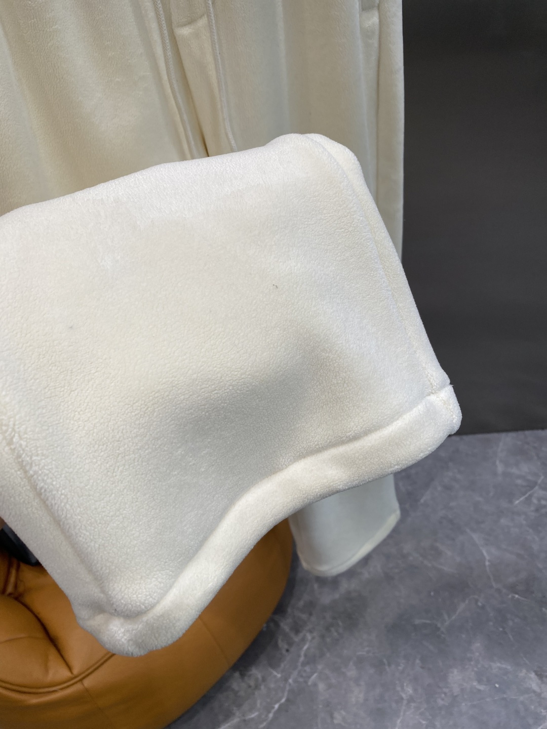 《𝙉𝙚𝙬🤍🖤蒙家》2025秋冬新款休闲裤！官网同步发售。品牌经典LOGO休闲裤 ，舒适度极好，手触感强烈