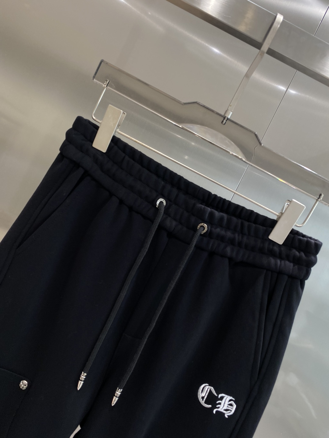 《𝙉𝙚𝙬🤍🖤克家》2025秋冬新款休闲裤！官网同步发售。品牌经典LOGO休闲裤 ，舒适度极好，手触感强烈