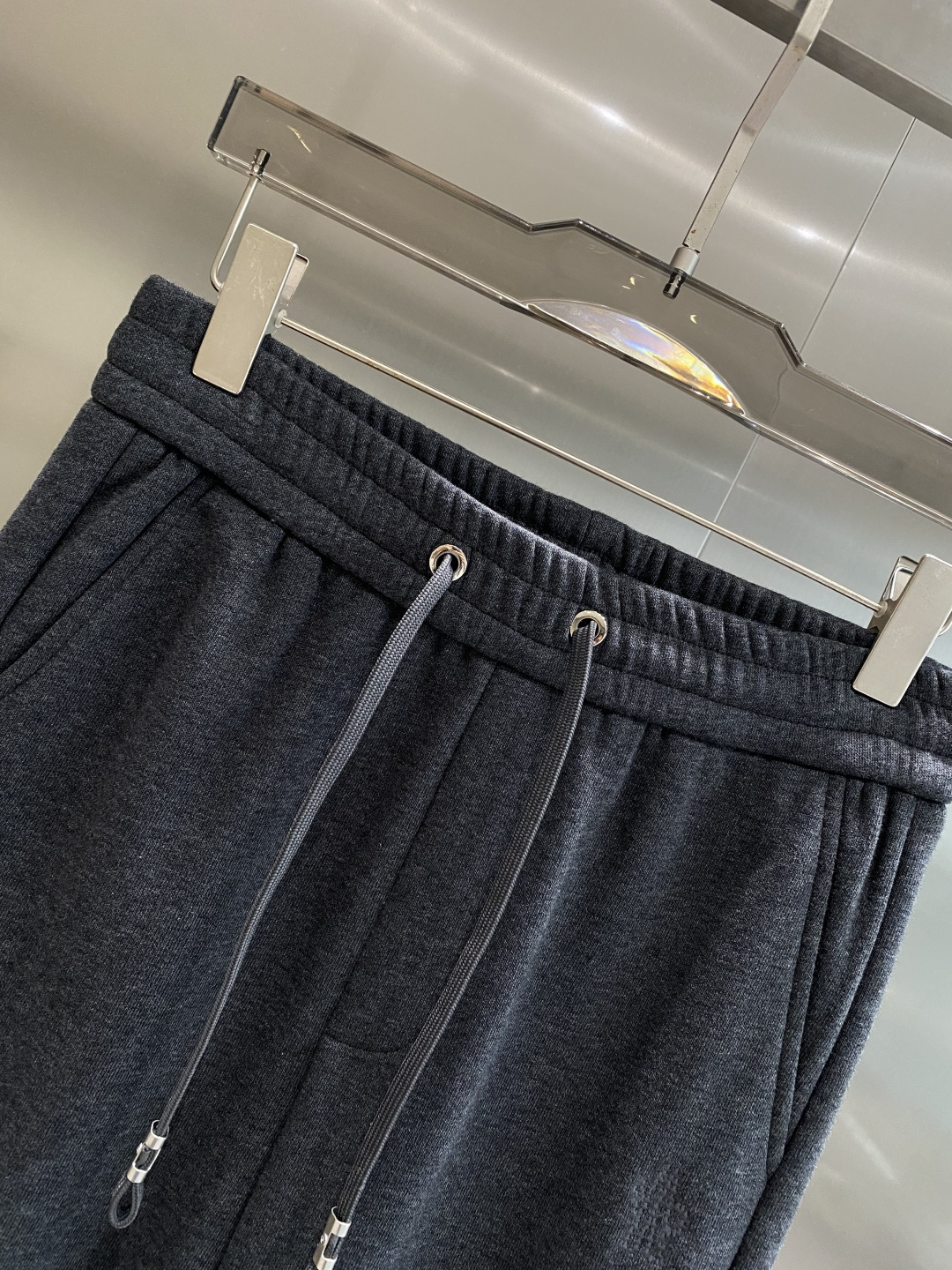 《𝙉𝙚𝙬🤍🖤蒙家》2025秋冬新款休闲裤！官网同步发售。品牌经典LOGO休闲裤 ，舒适度极好，手触感强烈