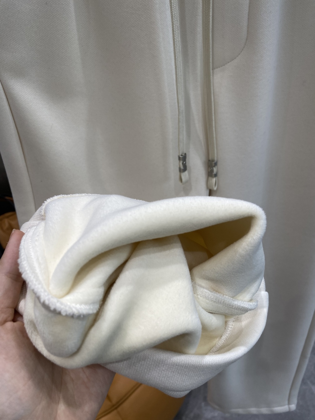 《𝙉𝙚𝙬🤍🖤蒙家》2025秋冬新款休闲裤！官网同步发售。品牌经典LOGO休闲裤 ，舒适度极好，手触感强烈