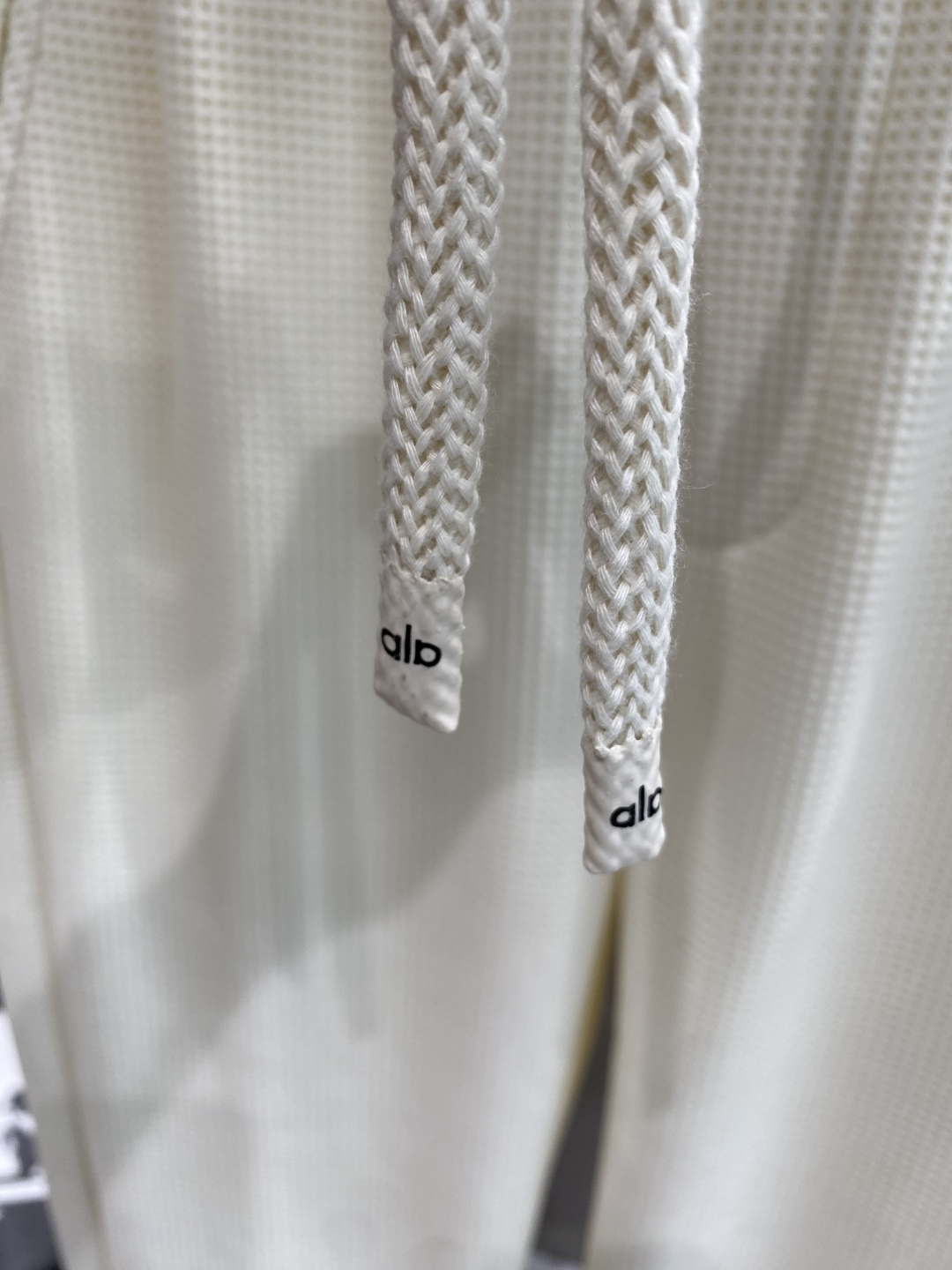 《𝙉𝙚𝙬🤍🖤alo家》2025秋冬新款休闲裤！官网同步发售。品牌经典LOGO休闲裤 ，舒适度极好，手触感