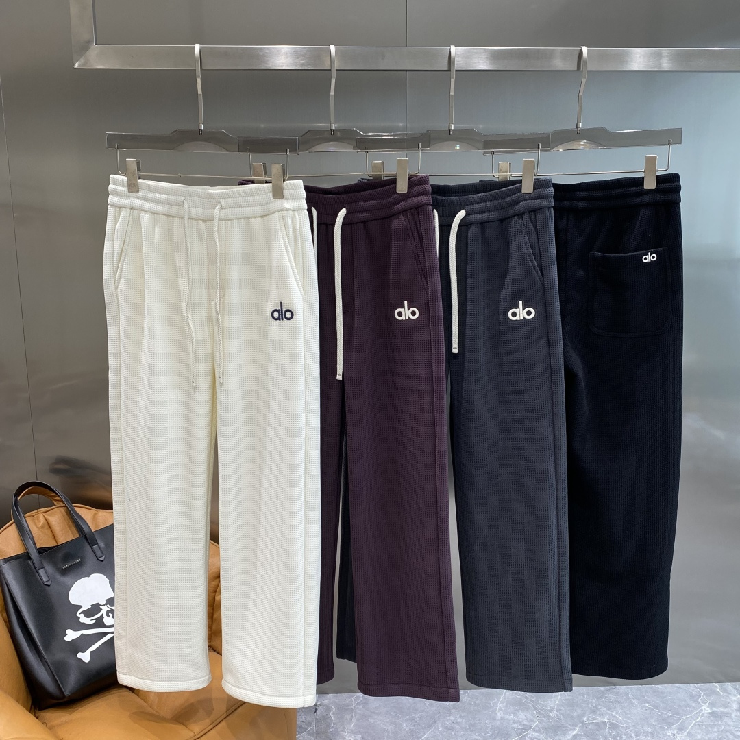 《𝙉𝙚𝙬🤍🖤alo家》2025秋冬新款休闲裤！官网同步发售。品牌经典LOGO休闲裤 ，舒适度极好，手触感