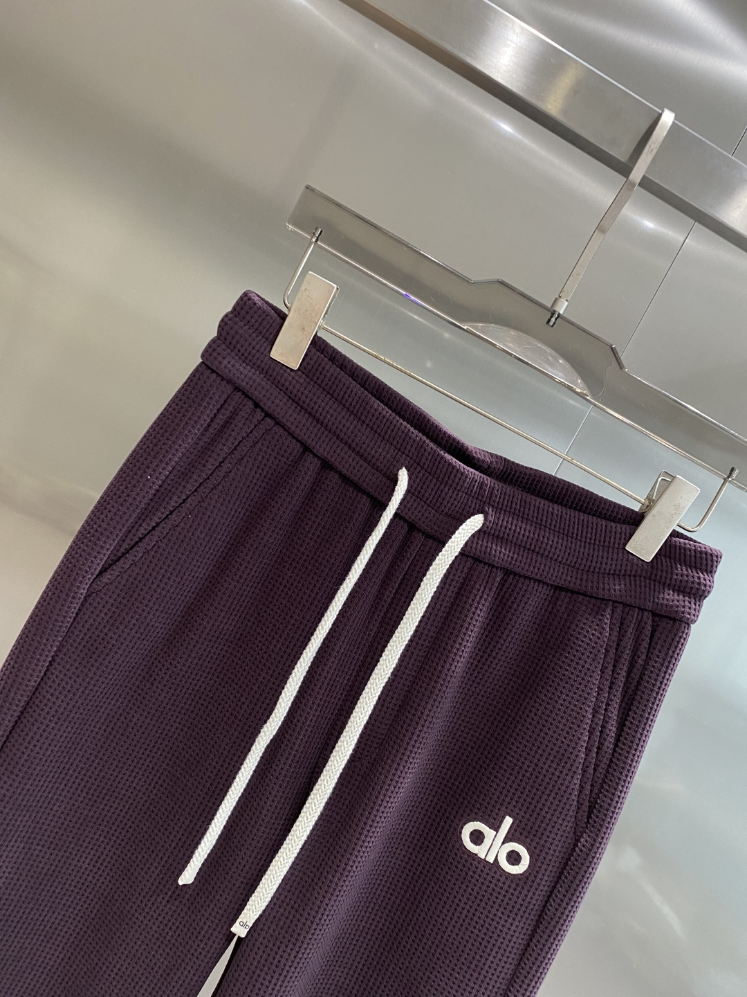 《𝙉𝙚𝙬🤍🖤alo家》2025秋冬新款休闲裤！官网同步发售。品牌经典LOGO休闲裤 ，舒适度极好，手触感