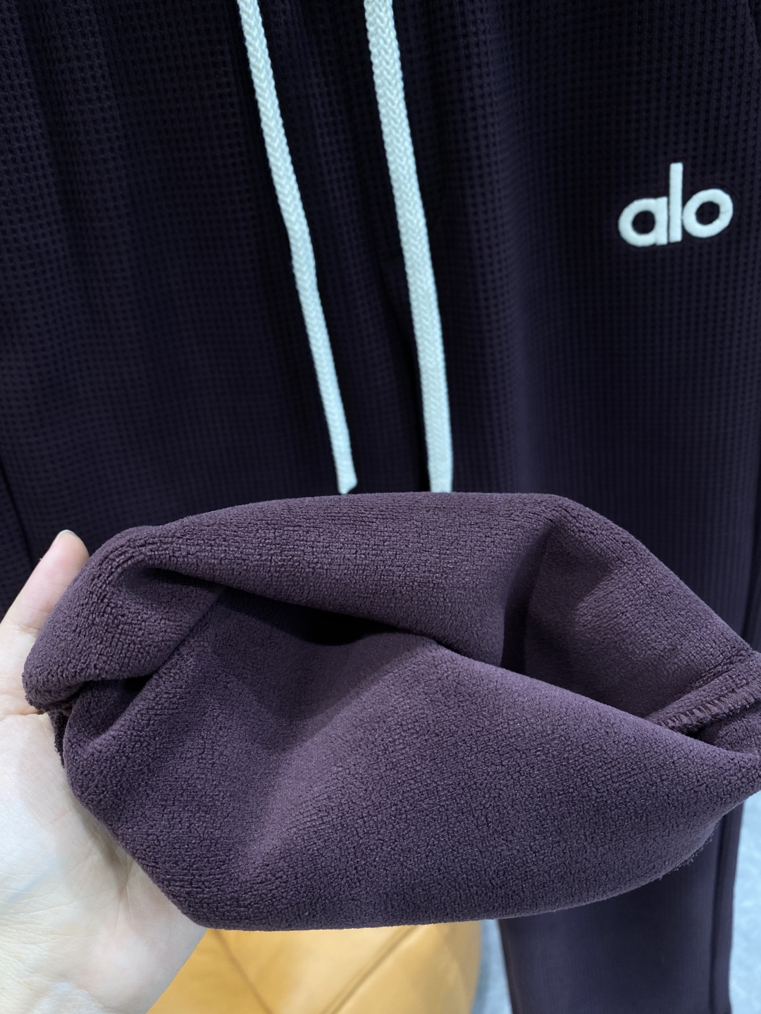 《𝙉𝙚𝙬🤍🖤alo家》2025秋冬新款休闲裤！官网同步发售。品牌经典LOGO休闲裤 ，舒适度极好，手触感