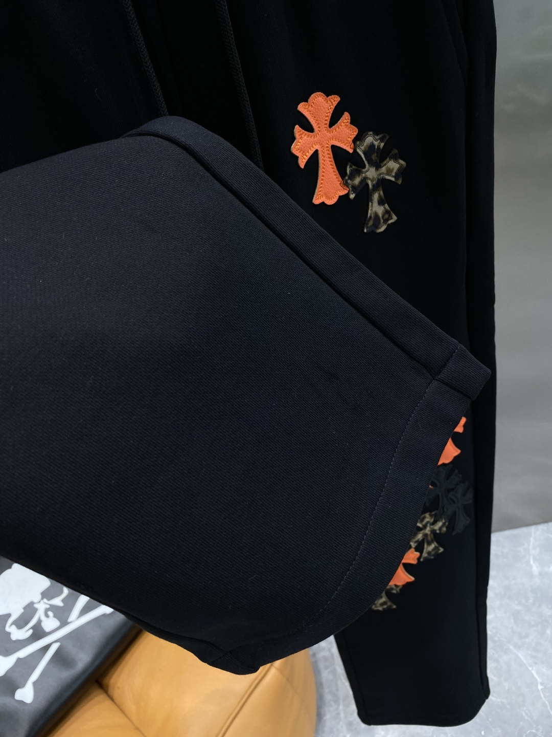 《𝙉𝙚𝙬🖤🤍克家》2025专柜新品大爆款高端休闲裤松紧裤！奢华品牌logo重工艺点缀 随意进出专柜，高端