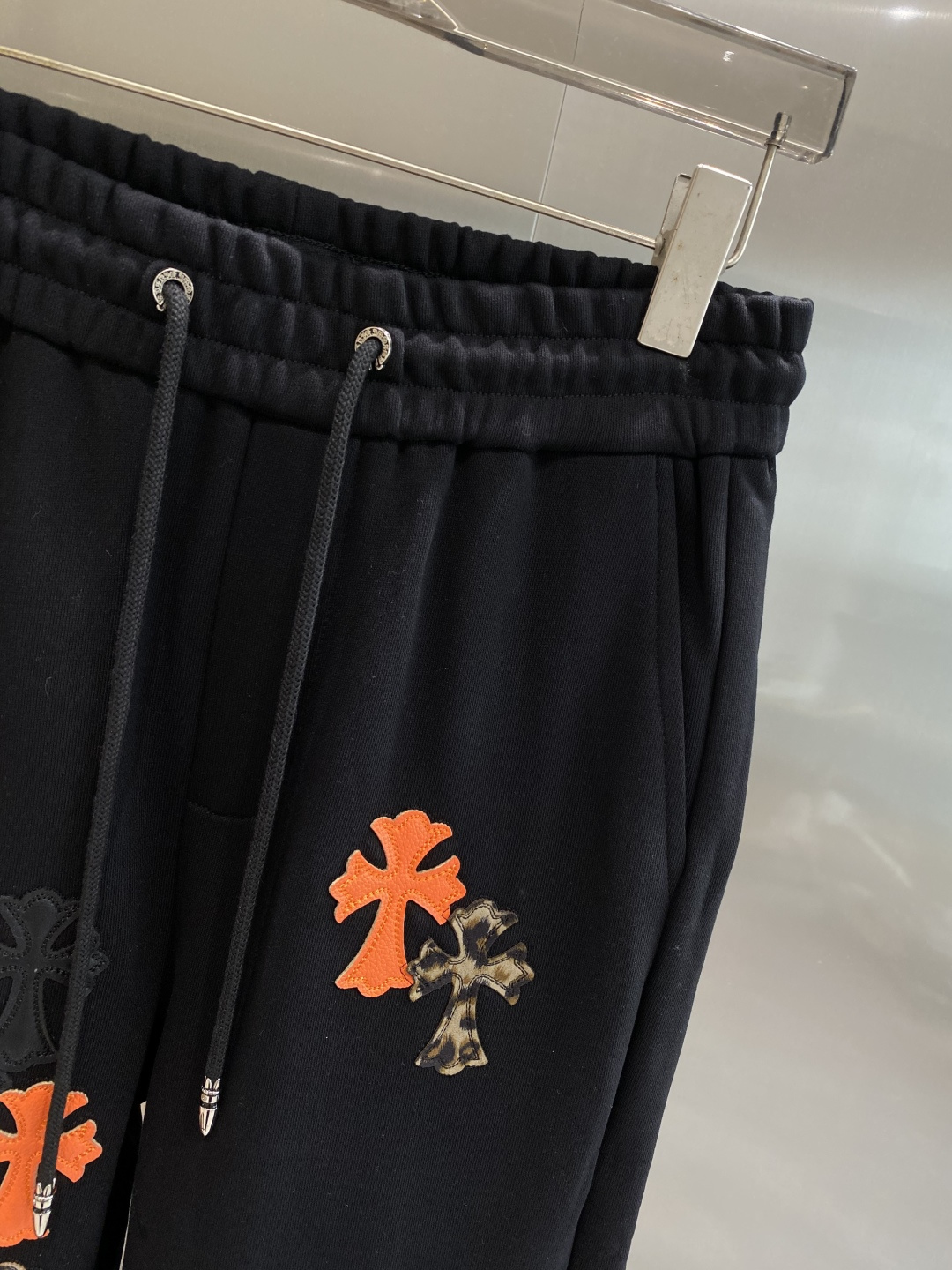 《𝙉𝙚𝙬🖤🤍克家》2025专柜新品大爆款高端休闲裤松紧裤！奢华品牌logo重工艺点缀 随意进出专柜，高端