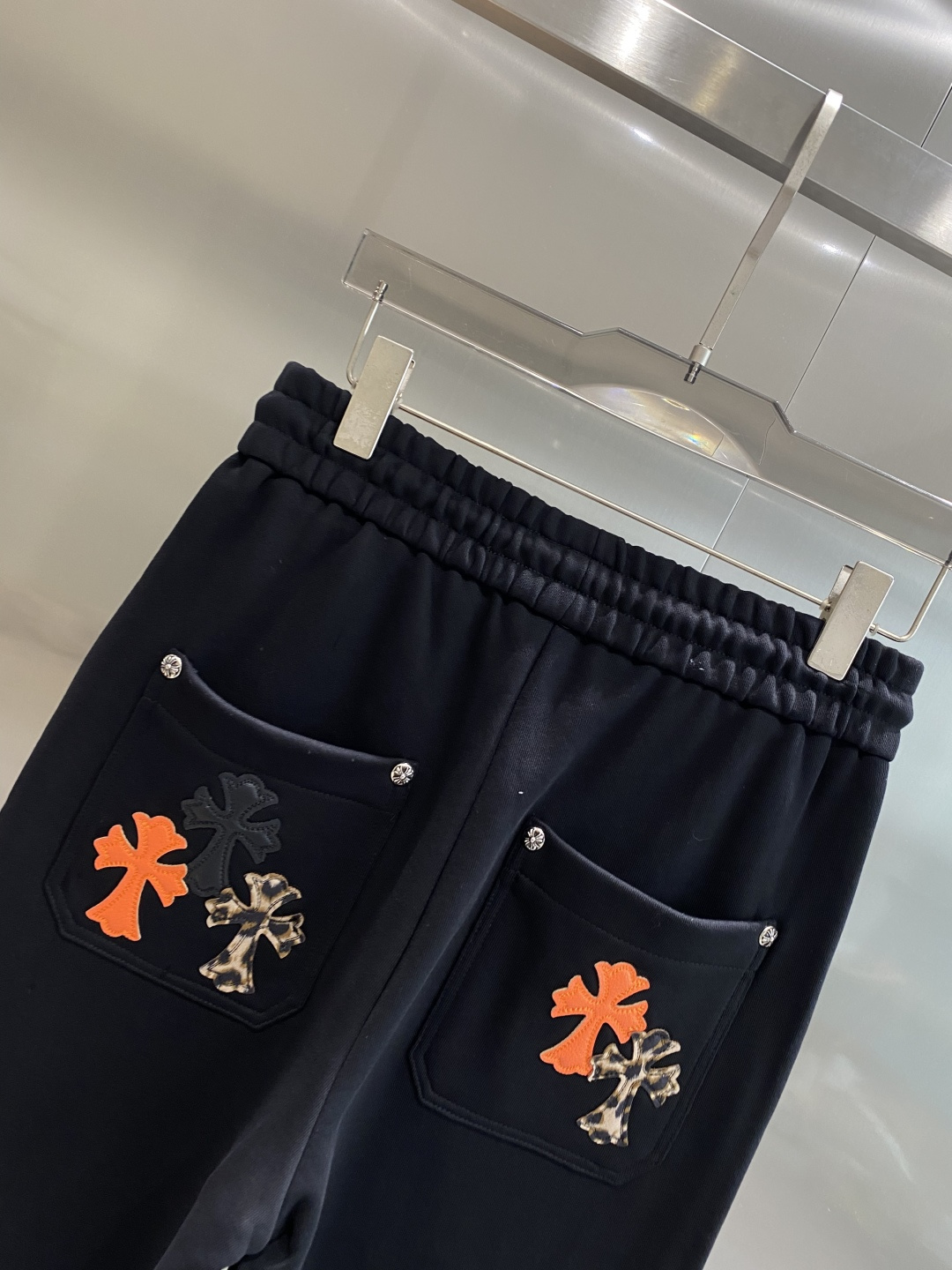 《𝙉𝙚𝙬🖤🤍克家》2025专柜新品大爆款高端休闲裤松紧裤！奢华品牌logo重工艺点缀 随意进出专柜，高端