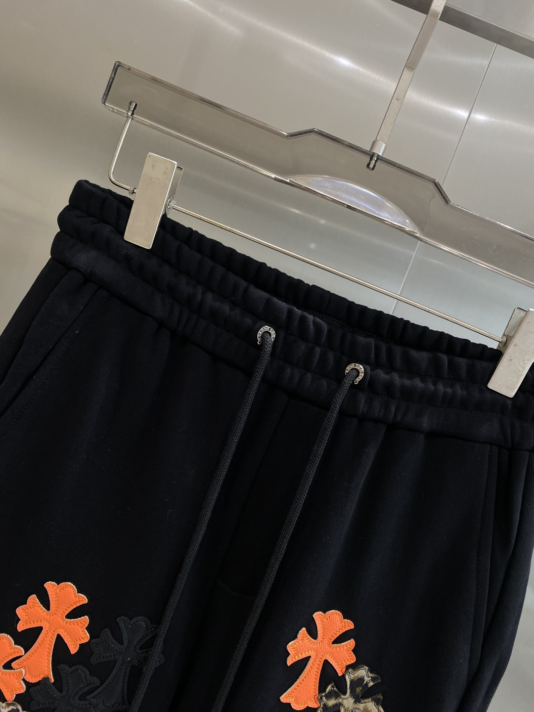 《𝙉𝙚𝙬🖤🤍克家》2025专柜新品大爆款高端休闲裤松紧裤！奢华品牌logo重工艺点缀 随意进出专柜，高端