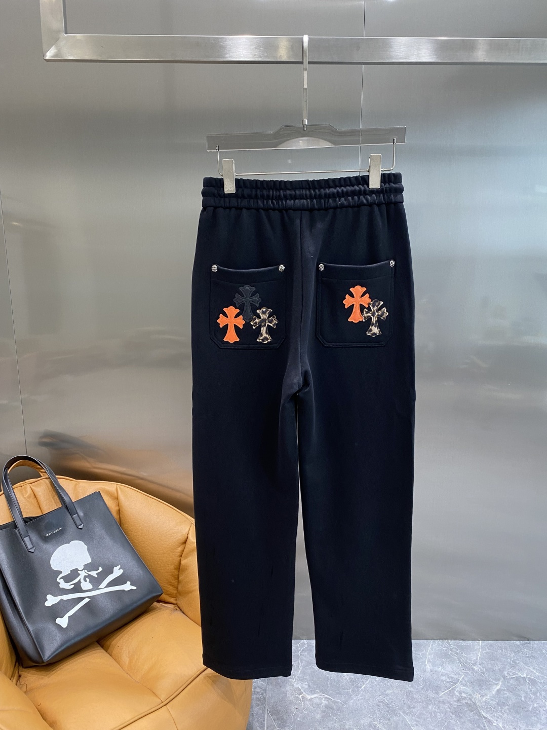 《𝙉𝙚𝙬🖤🤍克家》2025专柜新品大爆款高端休闲裤松紧裤！奢华品牌logo重工艺点缀 随意进出专柜，高端