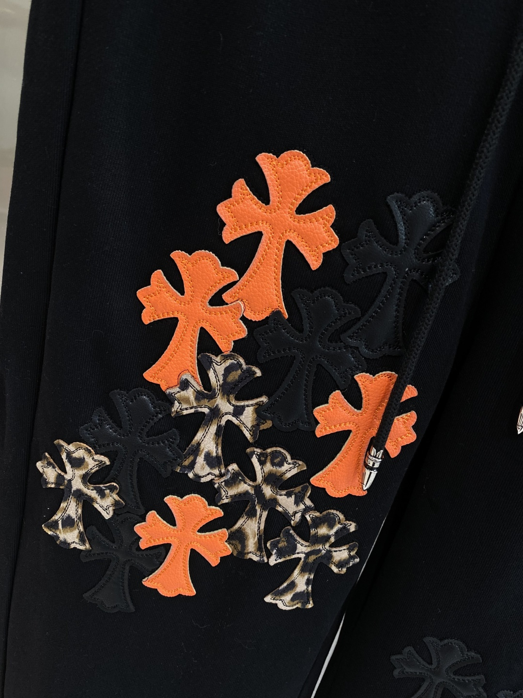 《𝙉𝙚𝙬🖤🤍克家》2025专柜新品大爆款高端休闲裤松紧裤！奢华品牌logo重工艺点缀 随意进出专柜，高端