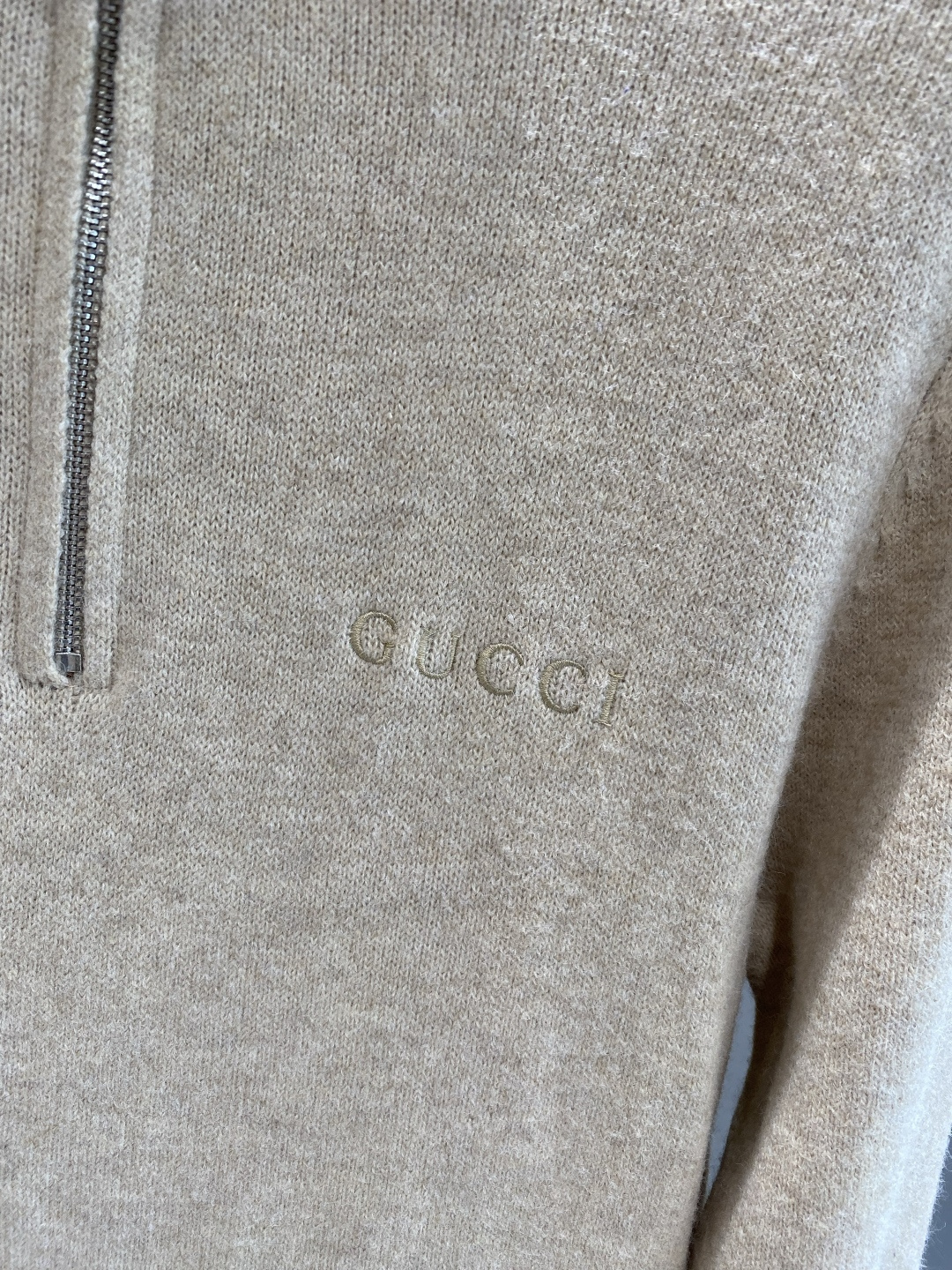 《𝙉𝙚𝙬🤍🖤古家》2025官网秋冬季最新毛衣，专柜同步在售爆款！特供羊毛混纺面料.手感舒适.可直接接触皮