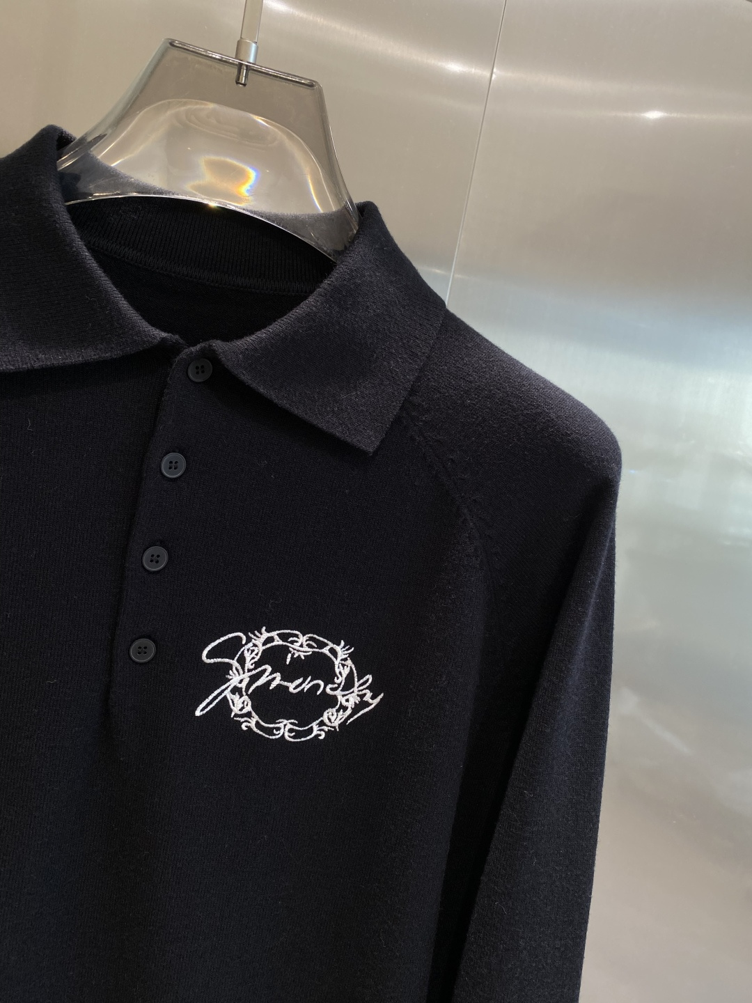 《𝙉𝙚𝙬🤍🖤纪家》2025官网秋冬季最新毛衣，专柜同步在售爆款！特供羊毛混纺面料.手感舒适.可直接接触皮