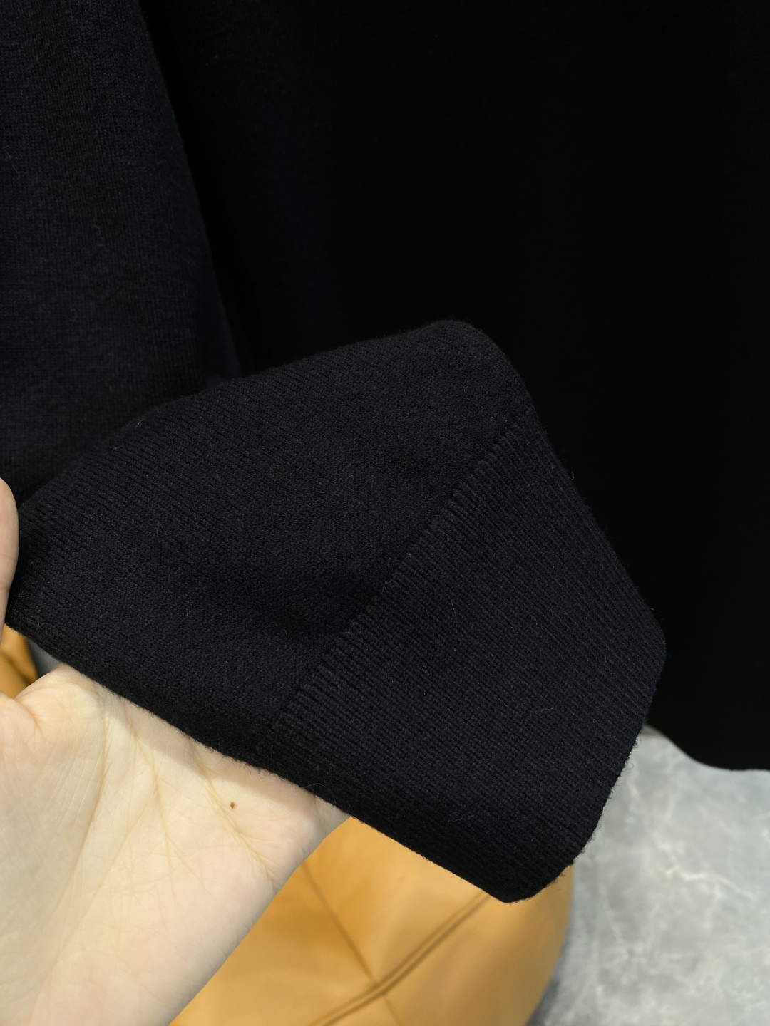 《𝙉𝙚𝙬🤍🖤纪家》2025官网秋冬季最新毛衣，专柜同步在售爆款！特供羊毛混纺面料.手感舒适.可直接接触皮