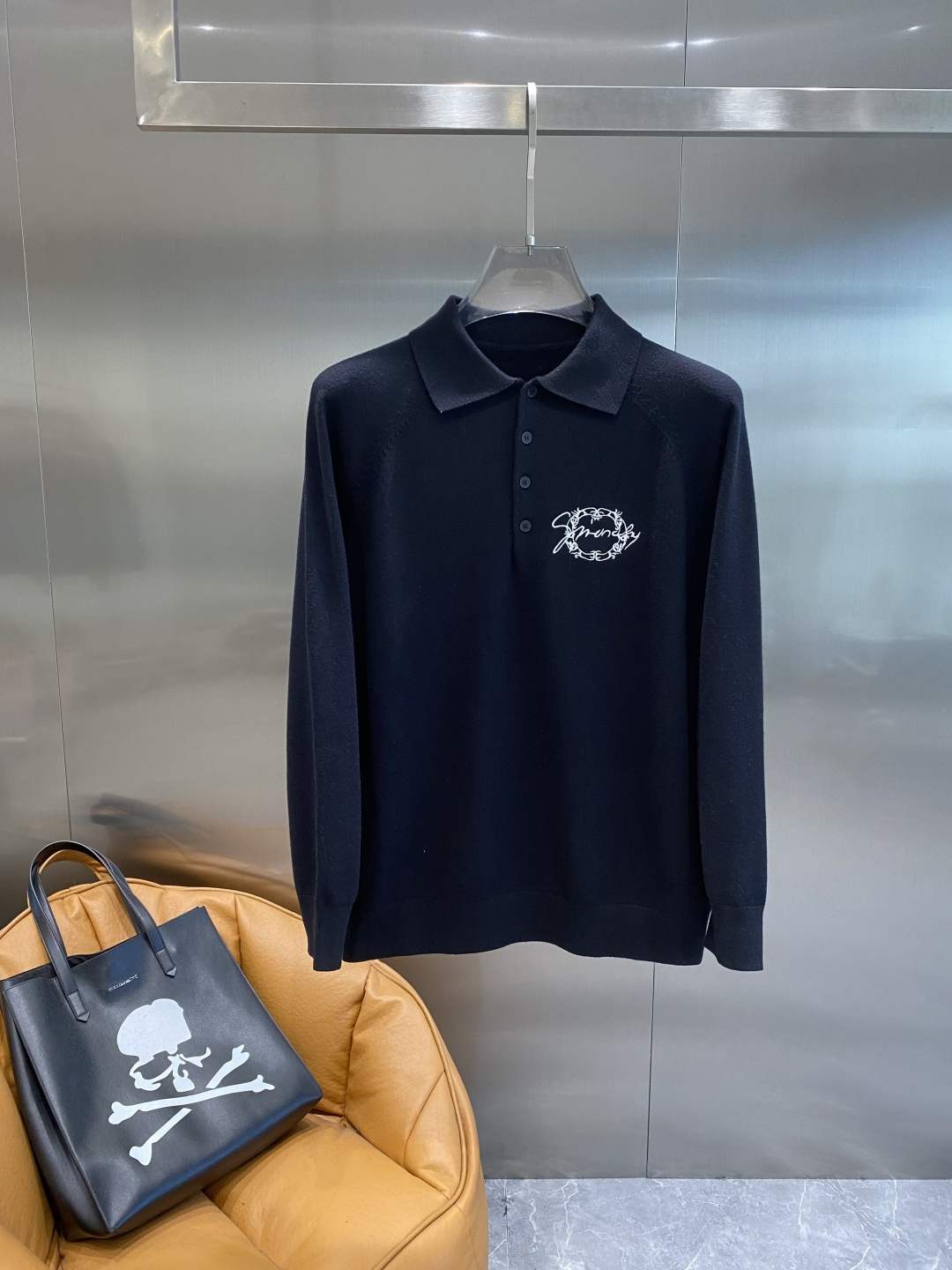 《𝙉𝙚𝙬🤍🖤纪家》2025官网秋冬季最新毛衣，专柜同步在售爆款！特供羊毛混纺面料.手感舒适.可直接接触皮