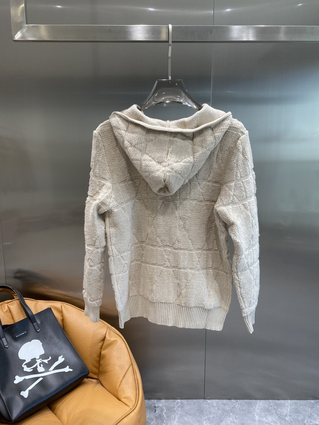 《𝙉𝙚𝙬🤍🖤迪家》开衫新款针织毛衣衫，彰显2025秋冬秀场的 主题。责任采购羊毛成就换季时节的典雅之选，