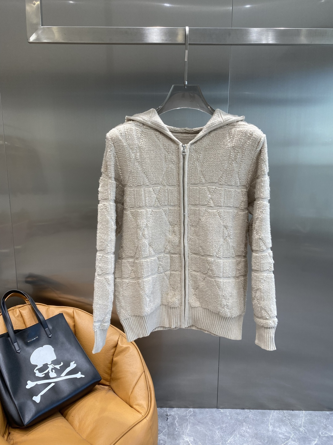 《𝙉𝙚𝙬🤍🖤迪家》开衫新款针织毛衣衫，彰显2025秋冬秀场的 主题。责任采购羊毛成就换季时节的典雅之选，