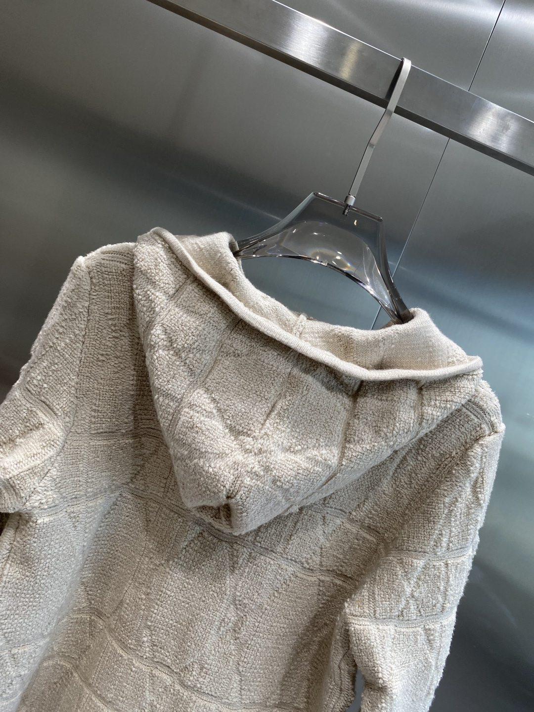 《𝙉𝙚𝙬🤍🖤迪家》开衫新款针织毛衣衫，彰显2025秋冬秀场的 主题。责任采购羊毛成就换季时节的典雅之选，