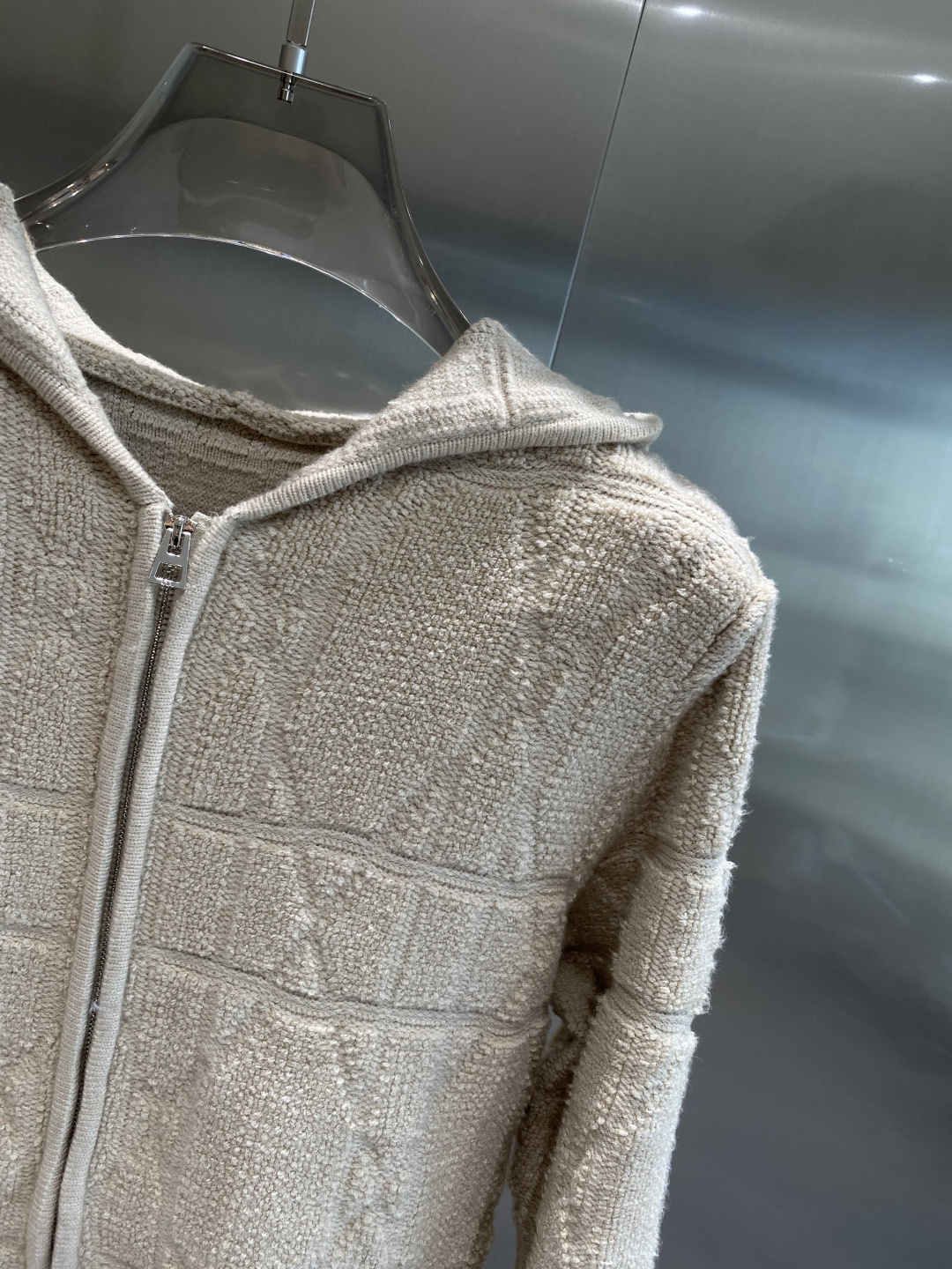 《𝙉𝙚𝙬🤍🖤迪家》开衫新款针织毛衣衫，彰显2025秋冬秀场的 主题。责任采购羊毛成就换季时节的典雅之选，