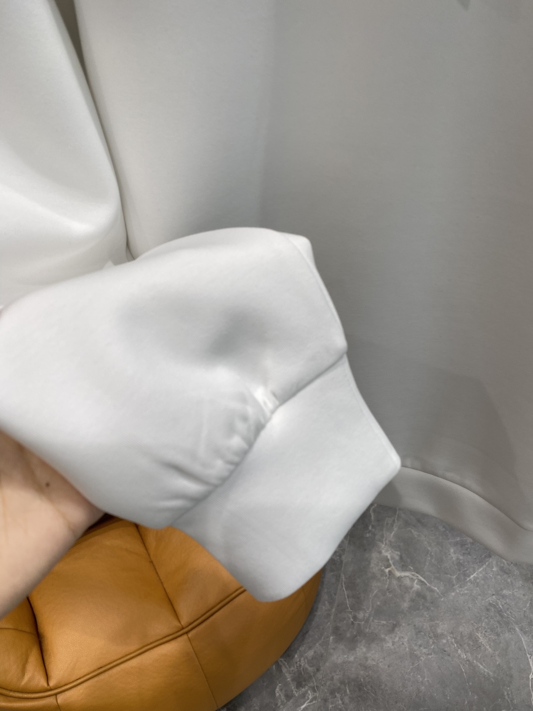 《𝙉𝙚𝙬🤍🖤蒙家》25秋冬新品空气层 圆领卫衣，正面品牌标识设计，创意重释品牌标志性设计，采用400克重