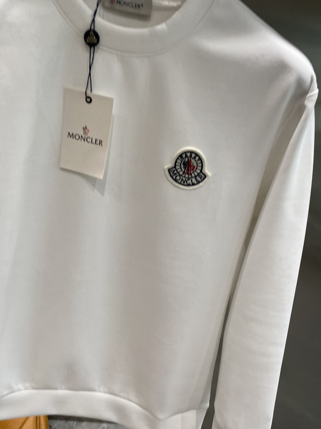 《𝙉𝙚𝙬🤍🖤蒙家》25秋冬新品空气层 圆领卫衣，正面品牌标识设计，创意重释品牌标志性设计，采用400克重