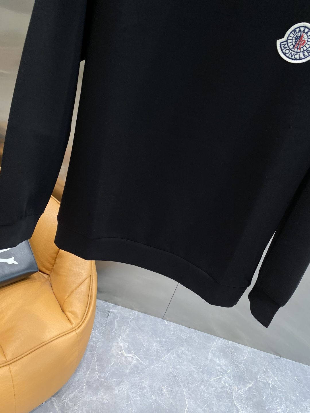 《𝙉𝙚𝙬🤍🖤蒙家》25秋冬新品空气层 圆领卫衣，正面品牌标识设计，创意重释品牌标志性设计，采用400克重