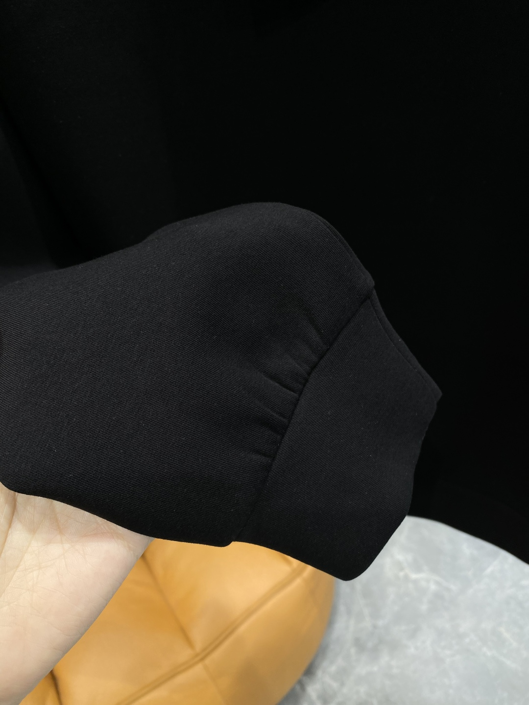 《𝙉𝙚𝙬🤍🖤蒙家》25秋冬新品空气层 圆领卫衣，正面品牌标识设计，创意重释品牌标志性设计，采用400克重