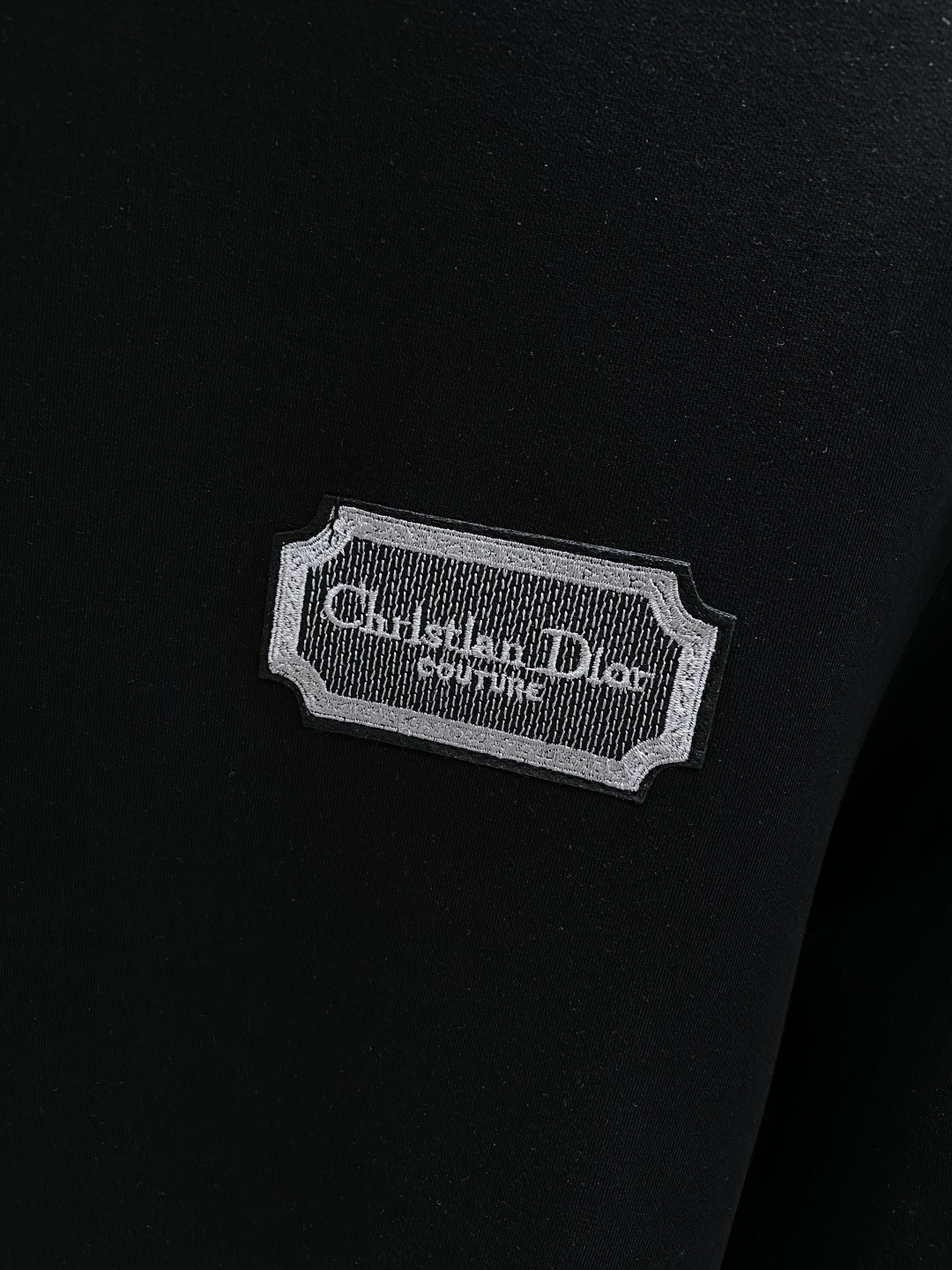 《𝙉𝙚𝙬🤍🖤迪家》25秋冬新品空气层 圆领卫衣，正面品牌标识设计，创意重释品牌标志性设计，采用400克重